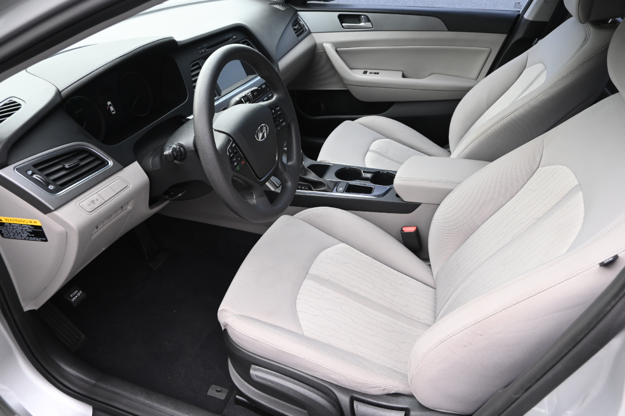 Hyundai Sonata Hybrid SE 2.0L 2017