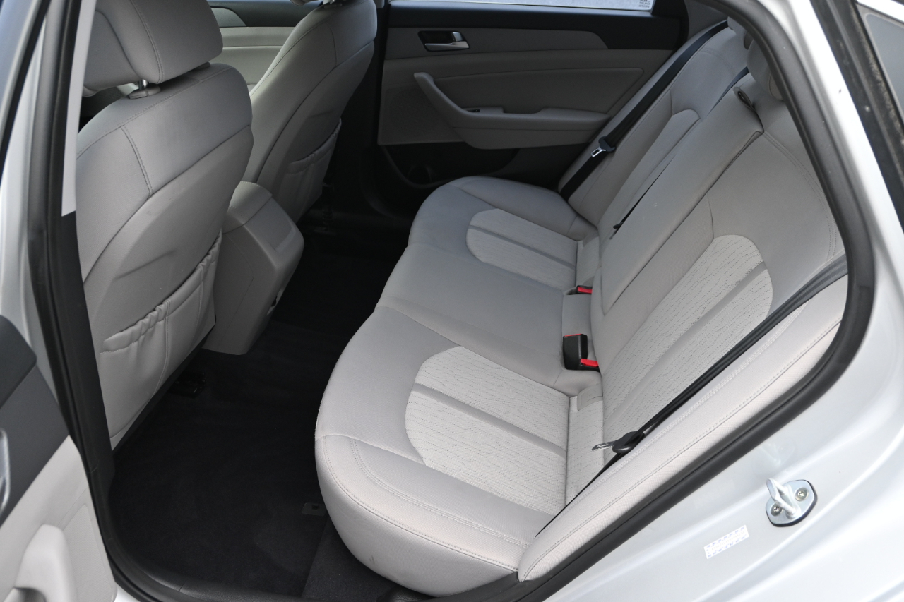 Hyundai Sonata Hybrid SE 2.0L 2017