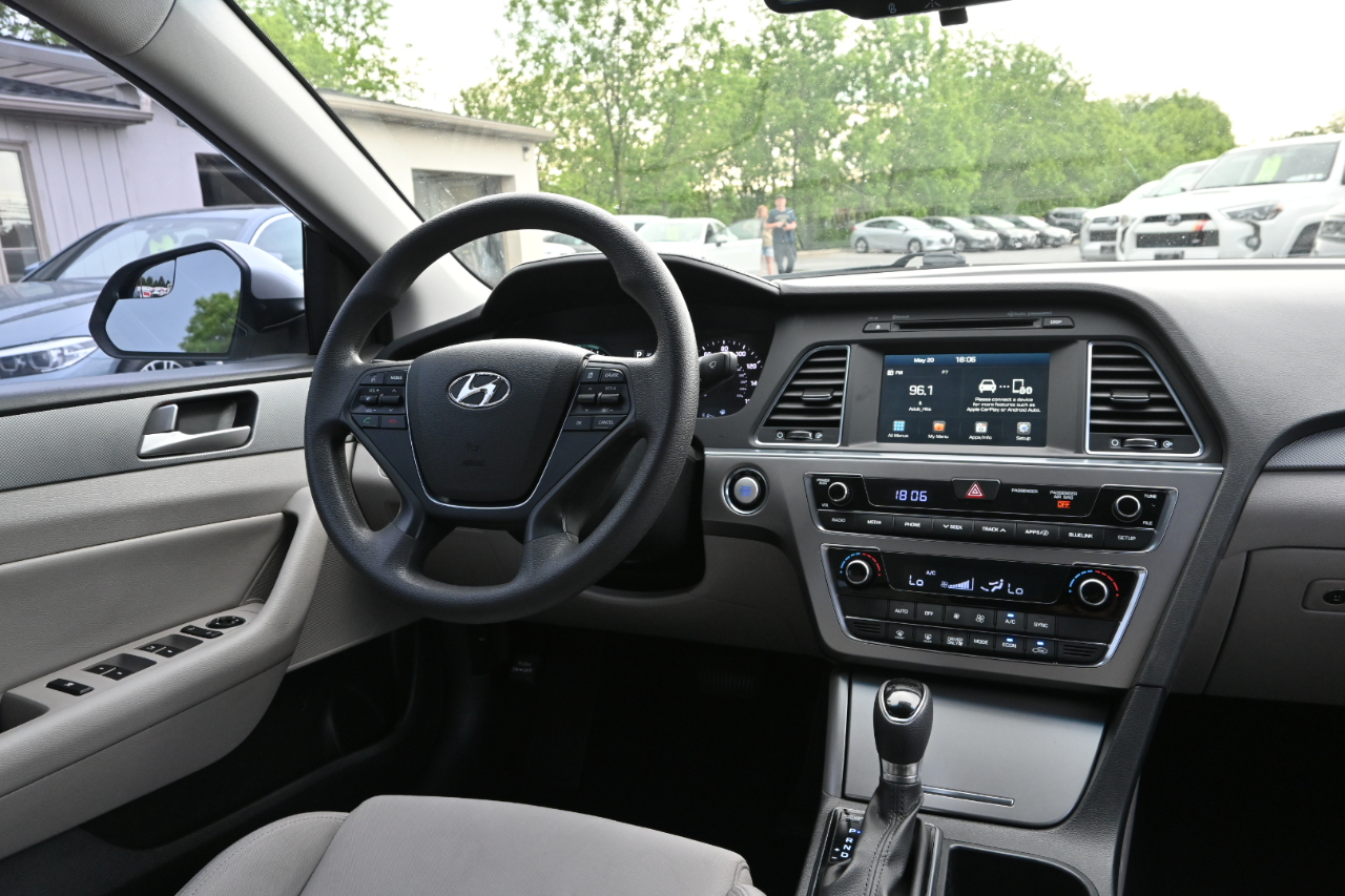 Hyundai Sonata Hybrid SE 2.0L 2017