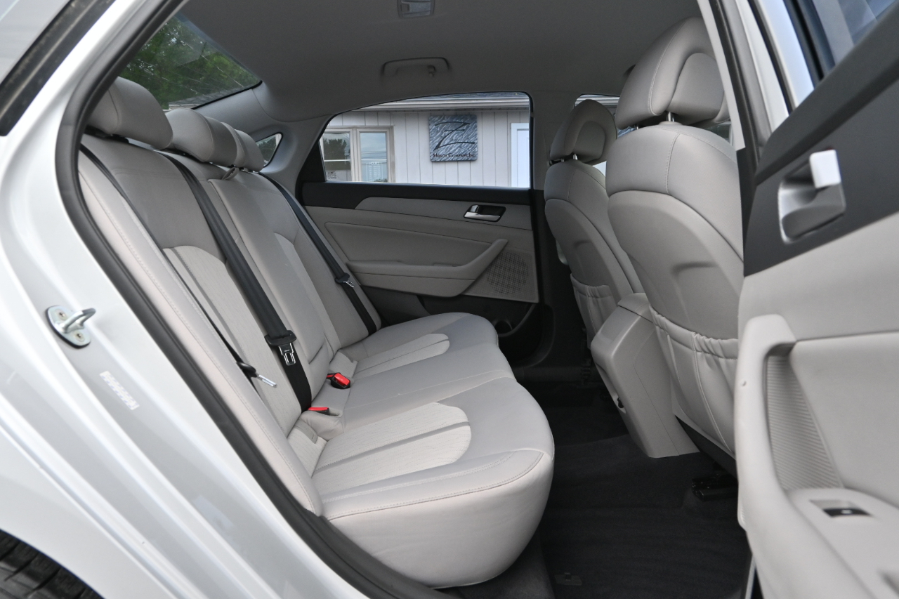 Hyundai Sonata Hybrid SE 2.0L 2017