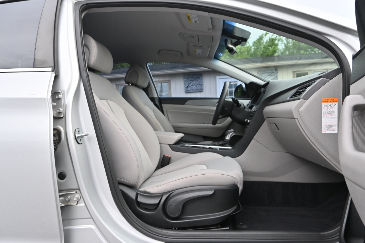 Hyundai Sonata Hybrid SE 2.0L 2017