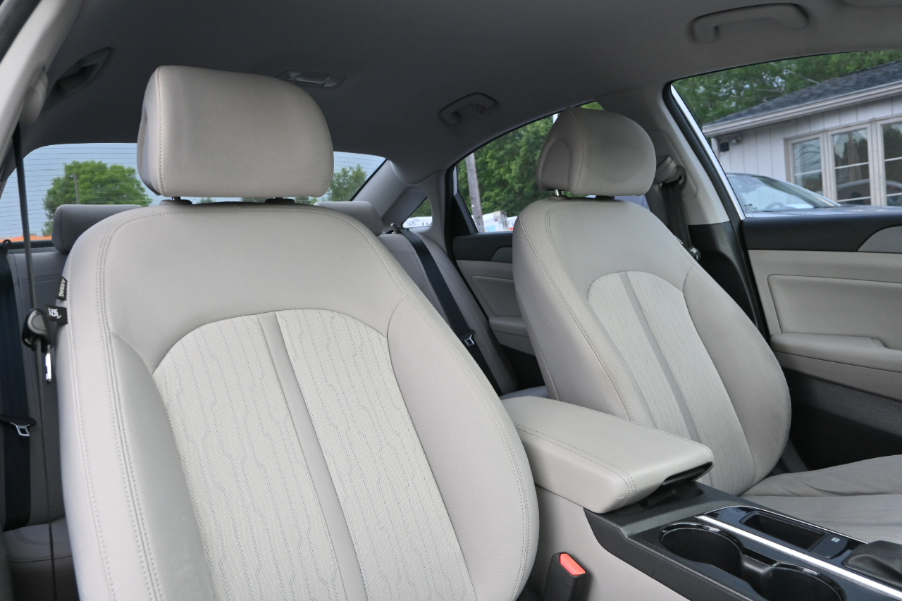 Hyundai Sonata Hybrid SE 2.0L 2017