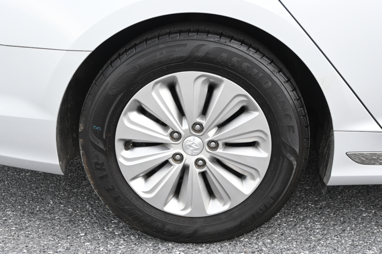 Hyundai Sonata Hybrid SE 2.0L 2017