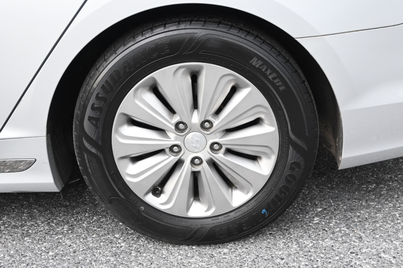 Hyundai Sonata Hybrid SE 2.0L 2017