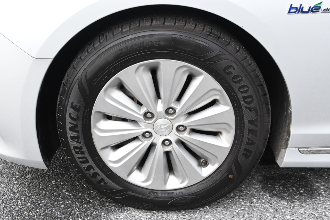 Hyundai Sonata Hybrid SE 2.0L 2017