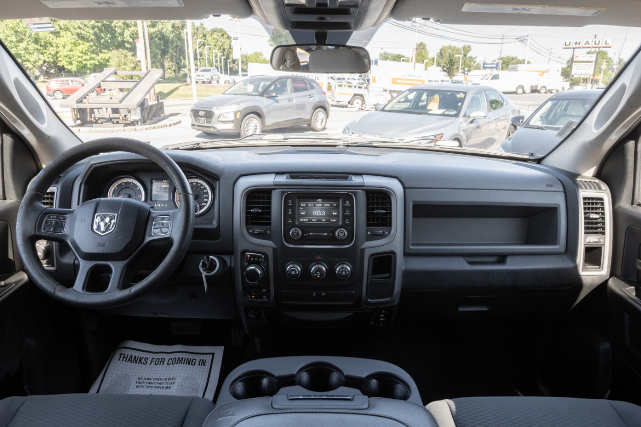 RAM 1500 Express 4x4 Quad Cab 6'4" Box 2017