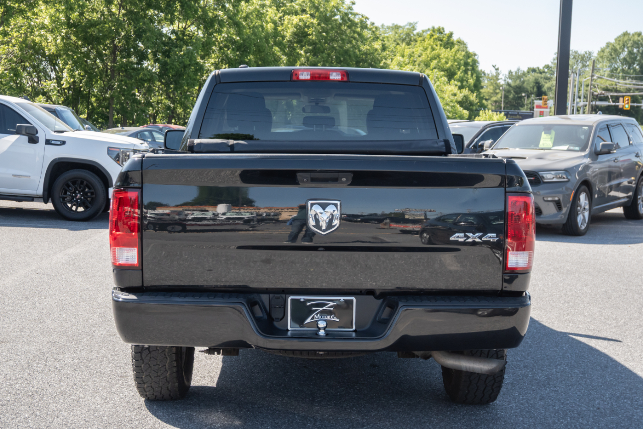 RAM 1500 Express 4x4 Quad Cab 6'4" Box 2017
