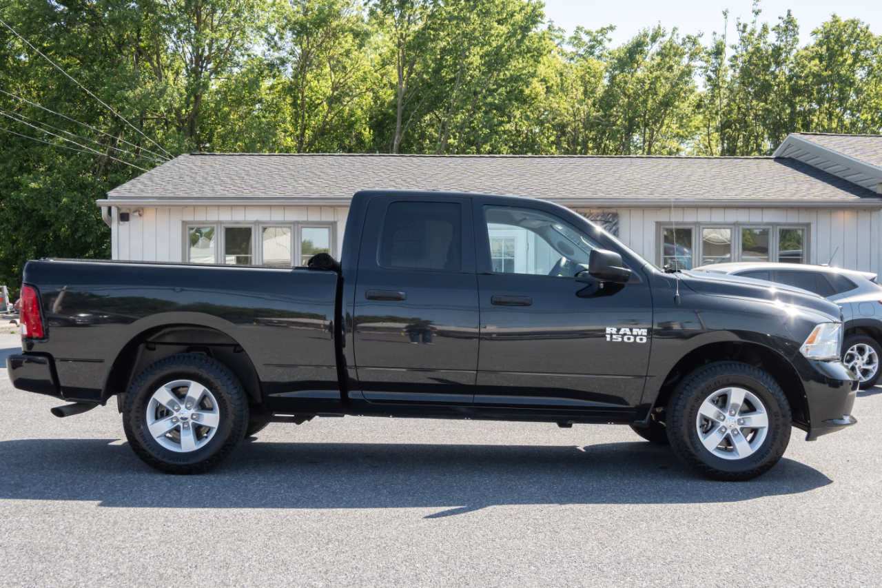 RAM 1500 Express 4x4 Quad Cab 6'4" Box 2017