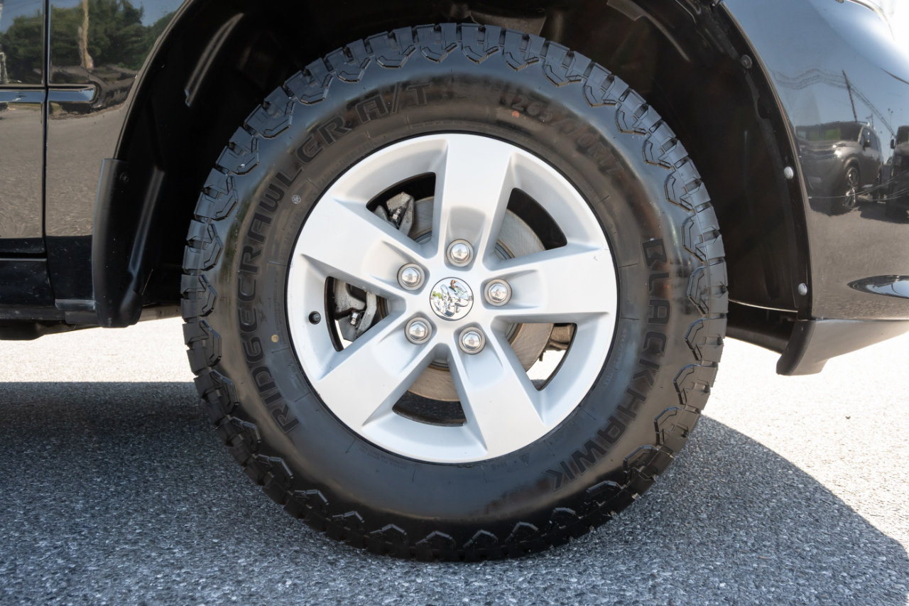 RAM 1500 Express 4x4 Quad Cab 6'4" Box 2017