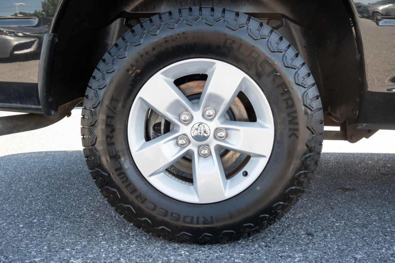 RAM 1500 Express 4x4 Quad Cab 6'4" Box 2017