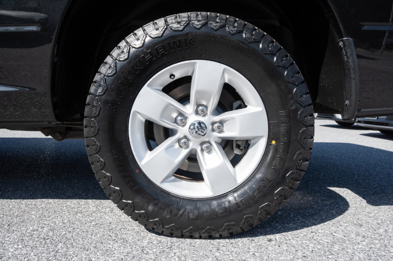 RAM 1500 Express 4x4 Quad Cab 6'4" Box 2017