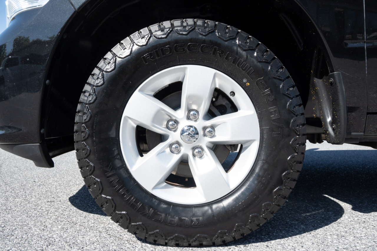 RAM 1500 Express 4x4 Quad Cab 6'4" Box 2017
