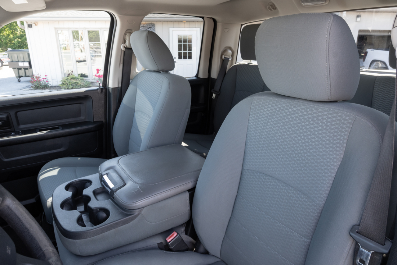 RAM 1500 Express 4x4 Quad Cab 6'4" Box 2017