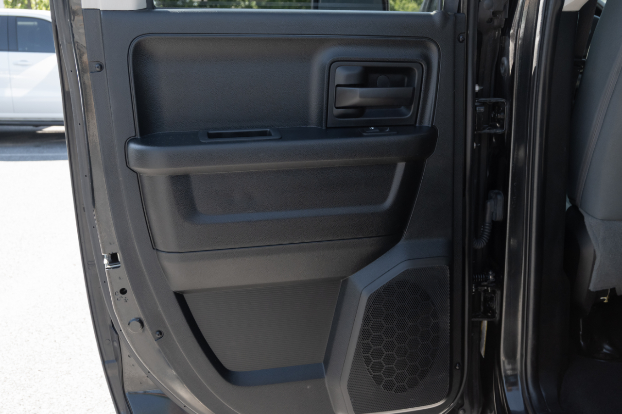 RAM 1500 Express 4x4 Quad Cab 6'4" Box 2017