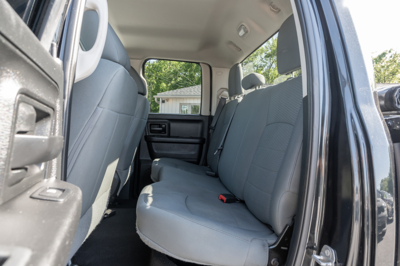 RAM 1500 Express 4x4 Quad Cab 6'4" Box 2017