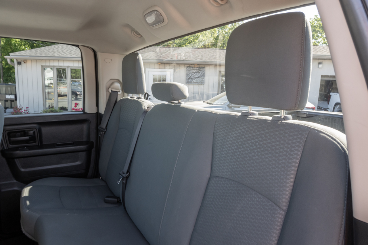 RAM 1500 Express 4x4 Quad Cab 6'4" Box 2017