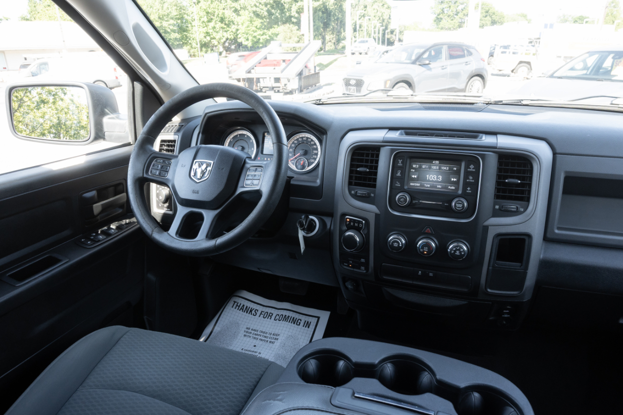 RAM 1500 Express 4x4 Quad Cab 6'4" Box 2017