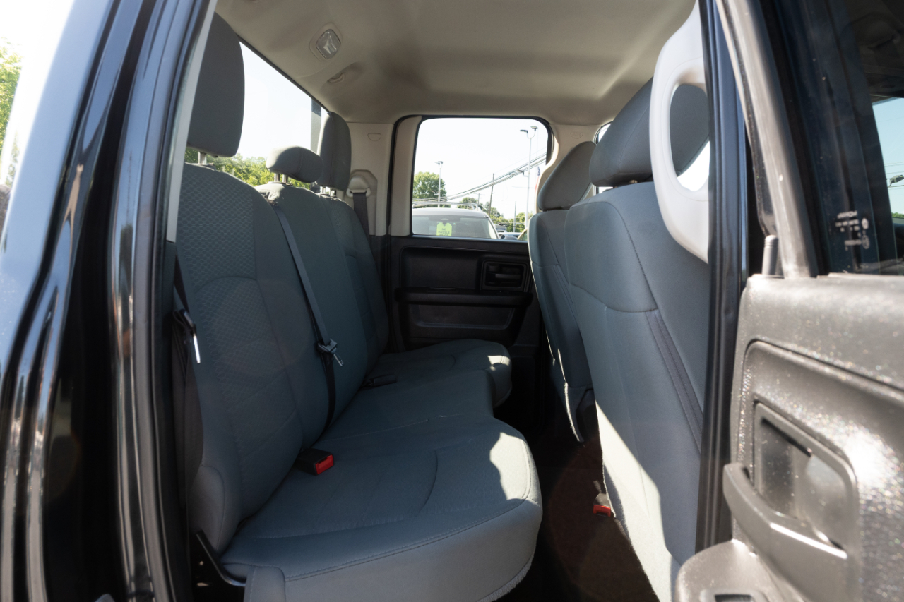 RAM 1500 Express 4x4 Quad Cab 6'4" Box 2017