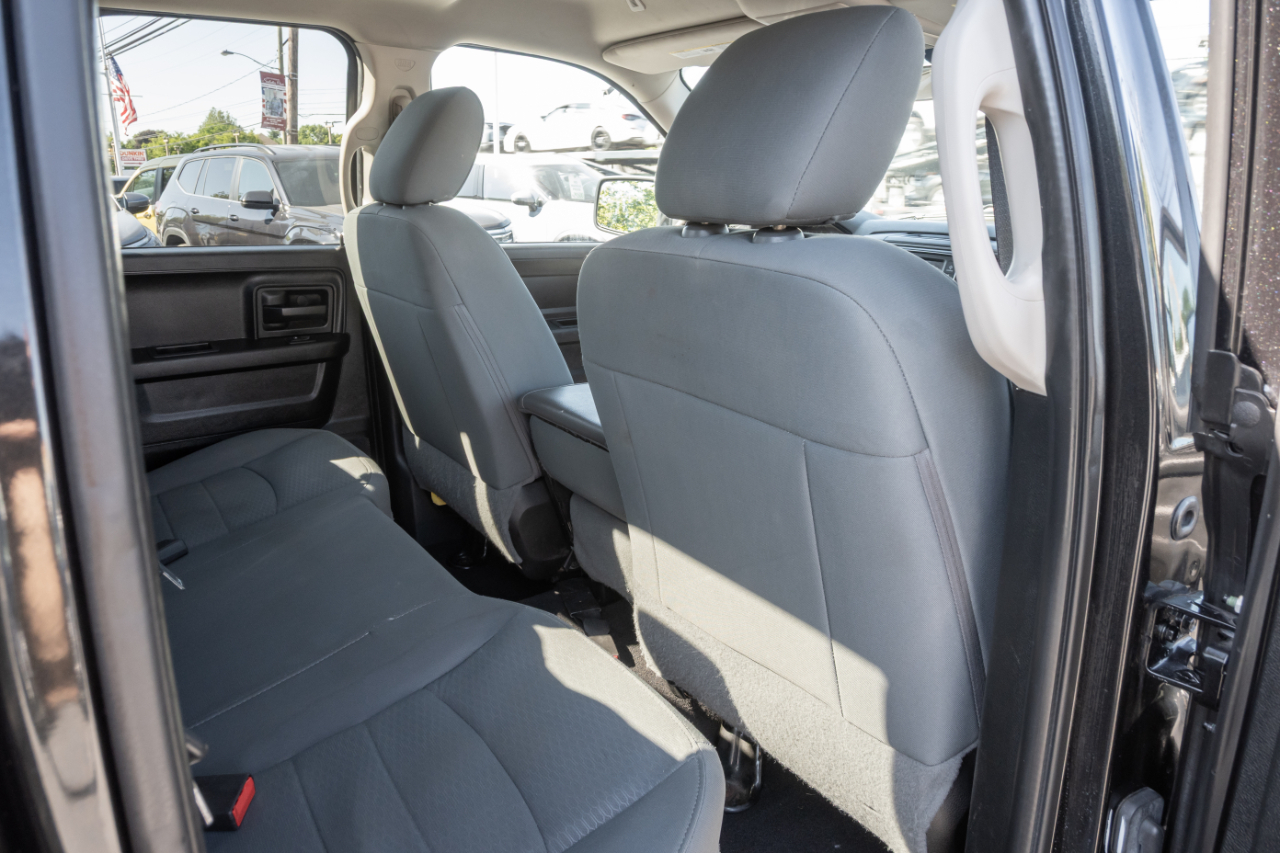 RAM 1500 Express 4x4 Quad Cab 6'4" Box 2017