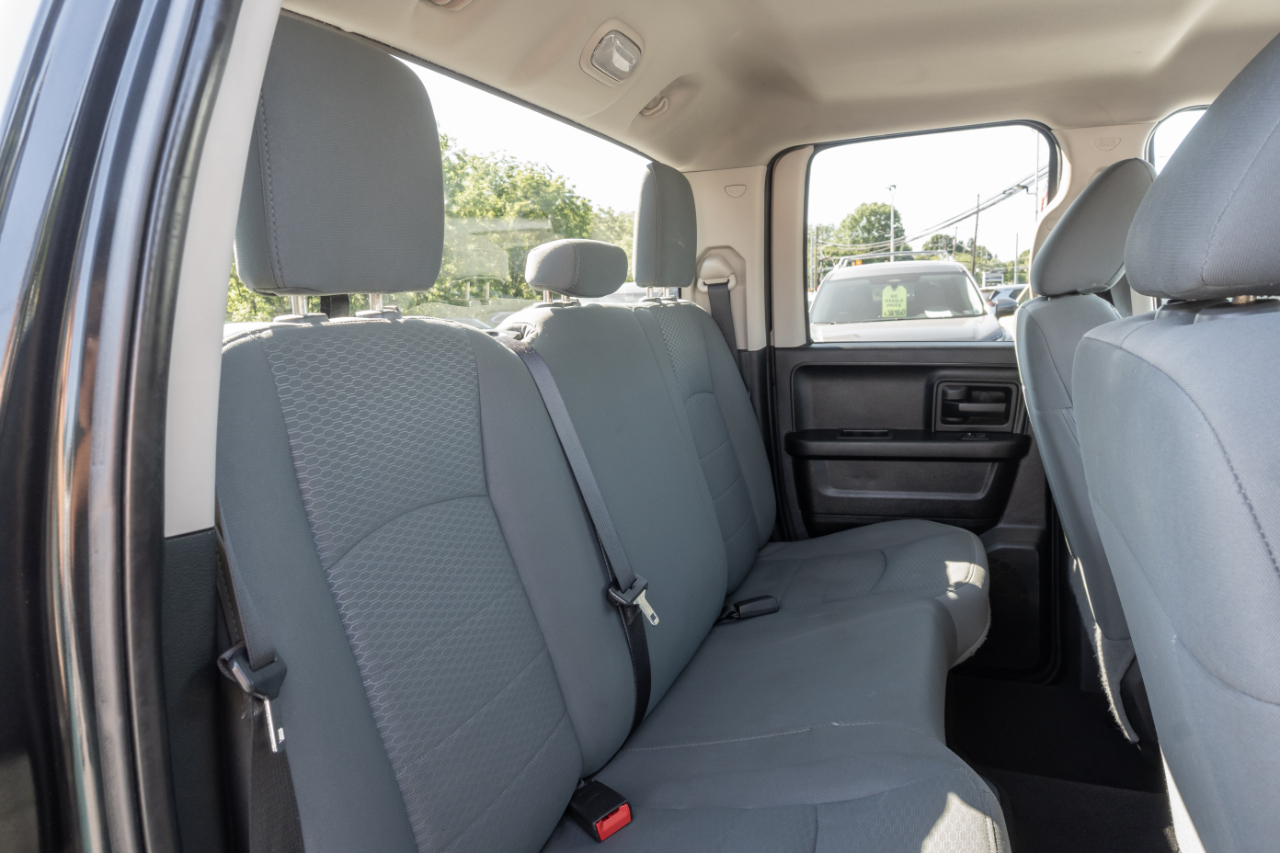 RAM 1500 Express 4x4 Quad Cab 6'4" Box 2017