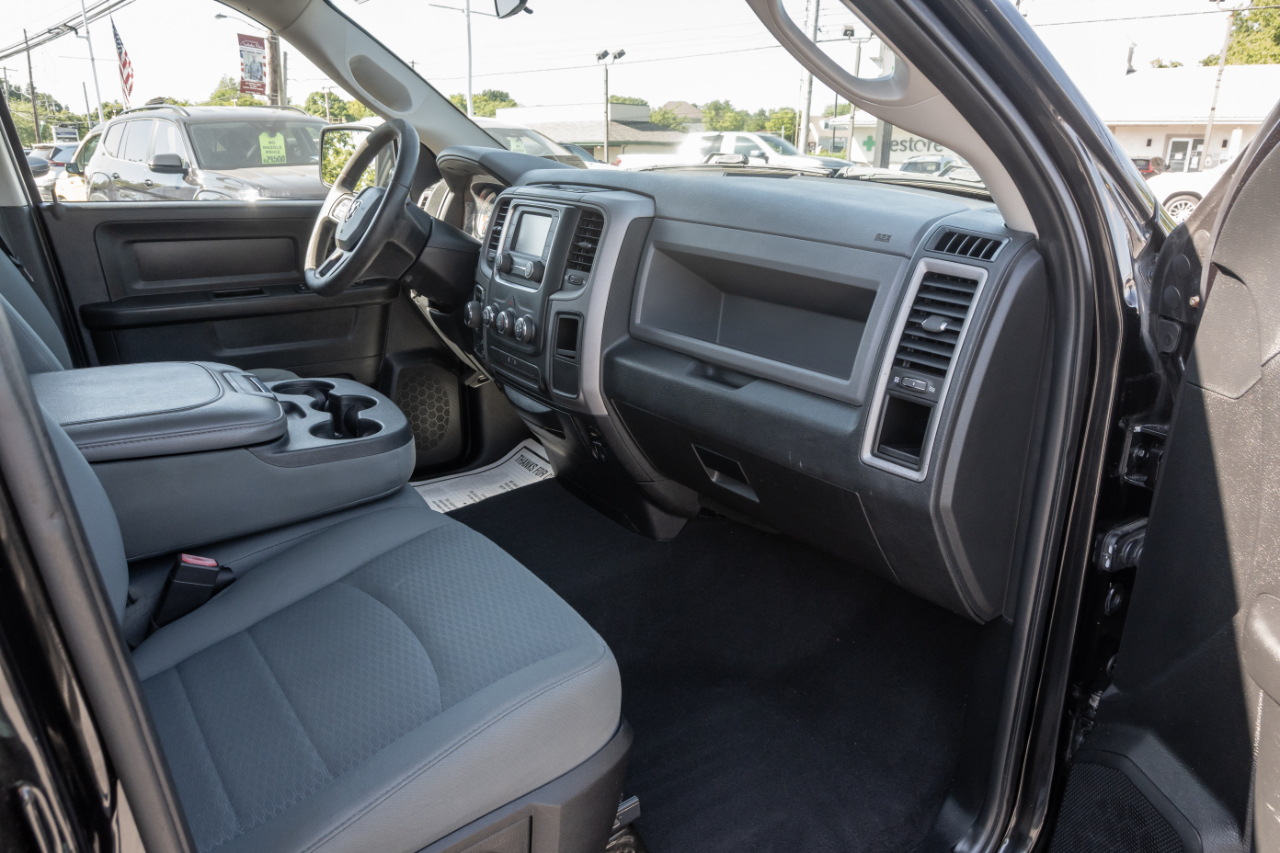 RAM 1500 Express 4x4 Quad Cab 6'4" Box 2017