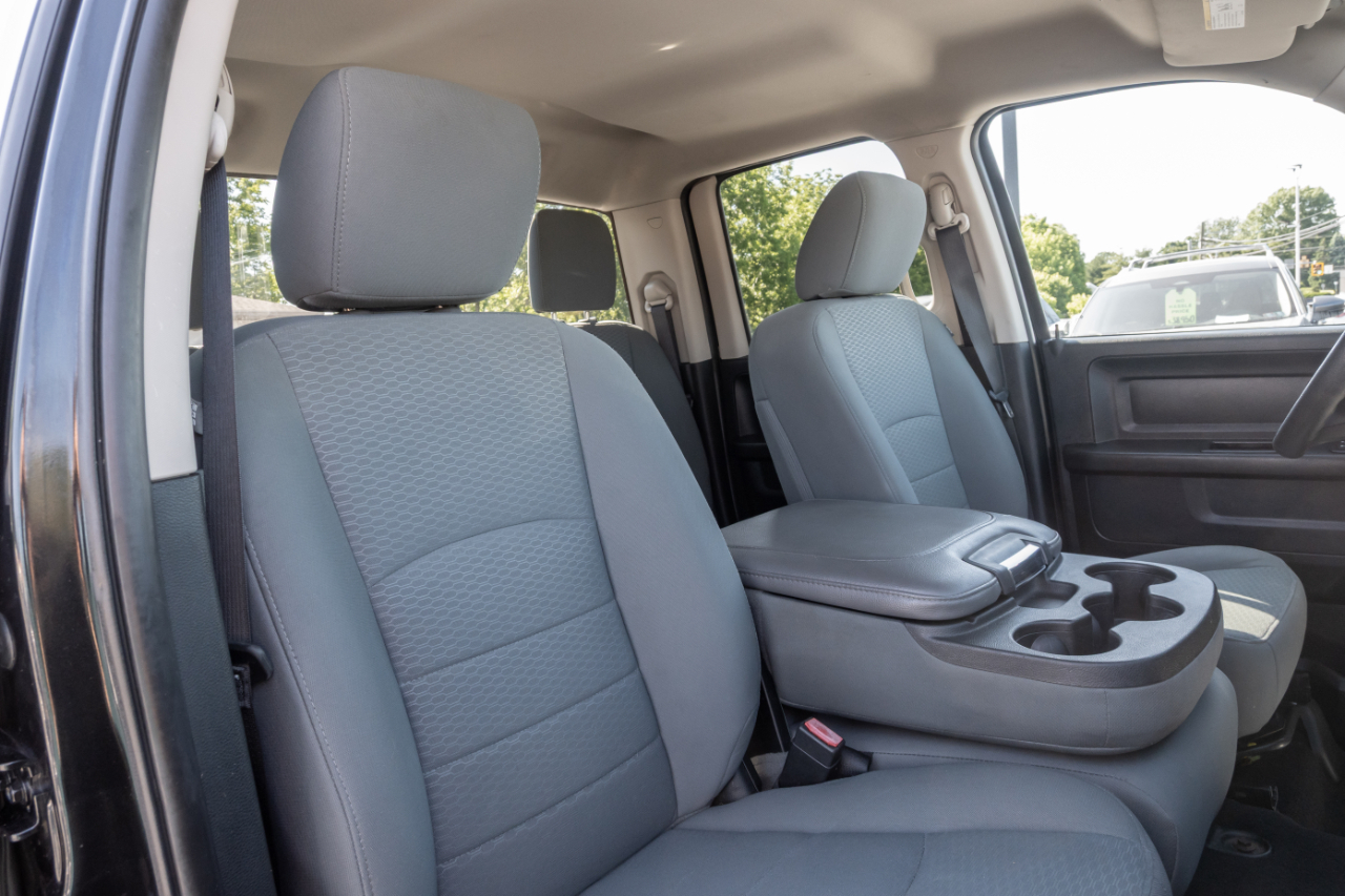 RAM 1500 Express 4x4 Quad Cab 6'4" Box 2017
