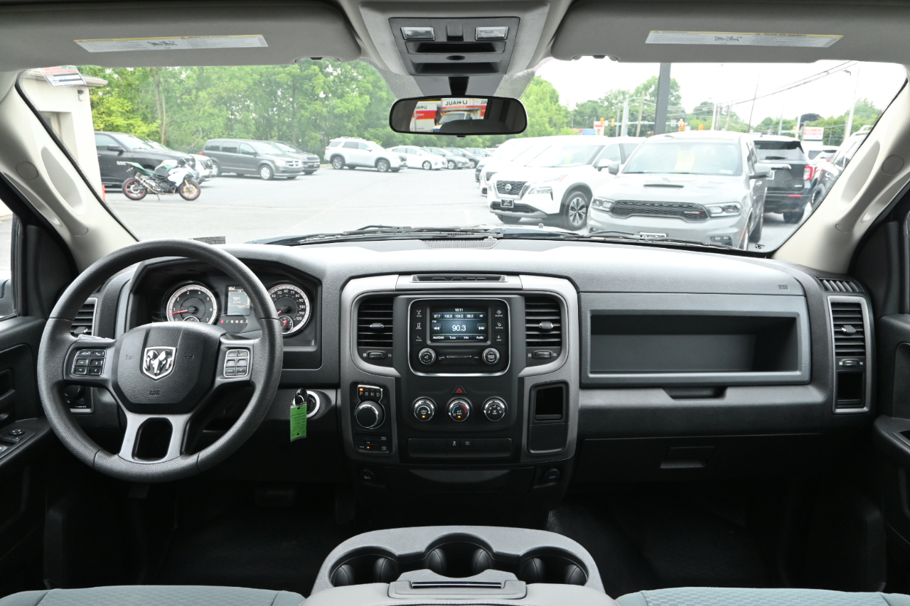 RAM 1500 Classic Tradesman 4x4 Crew Cab 5'7" Box 2019