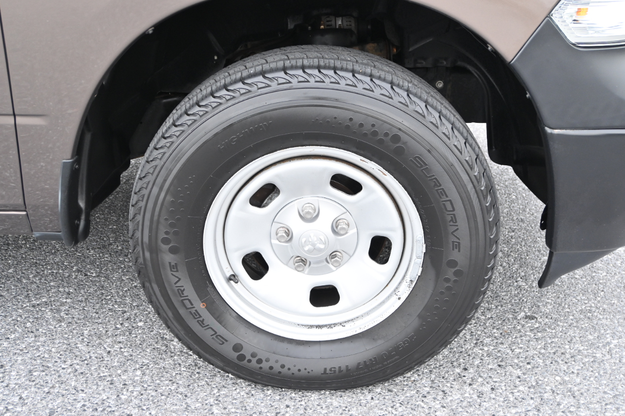 RAM 1500 Classic Tradesman 4x4 Crew Cab 5'7" Box 2019