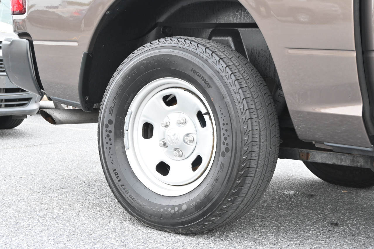 RAM 1500 Classic Tradesman 4x4 Crew Cab 5'7" Box 2019