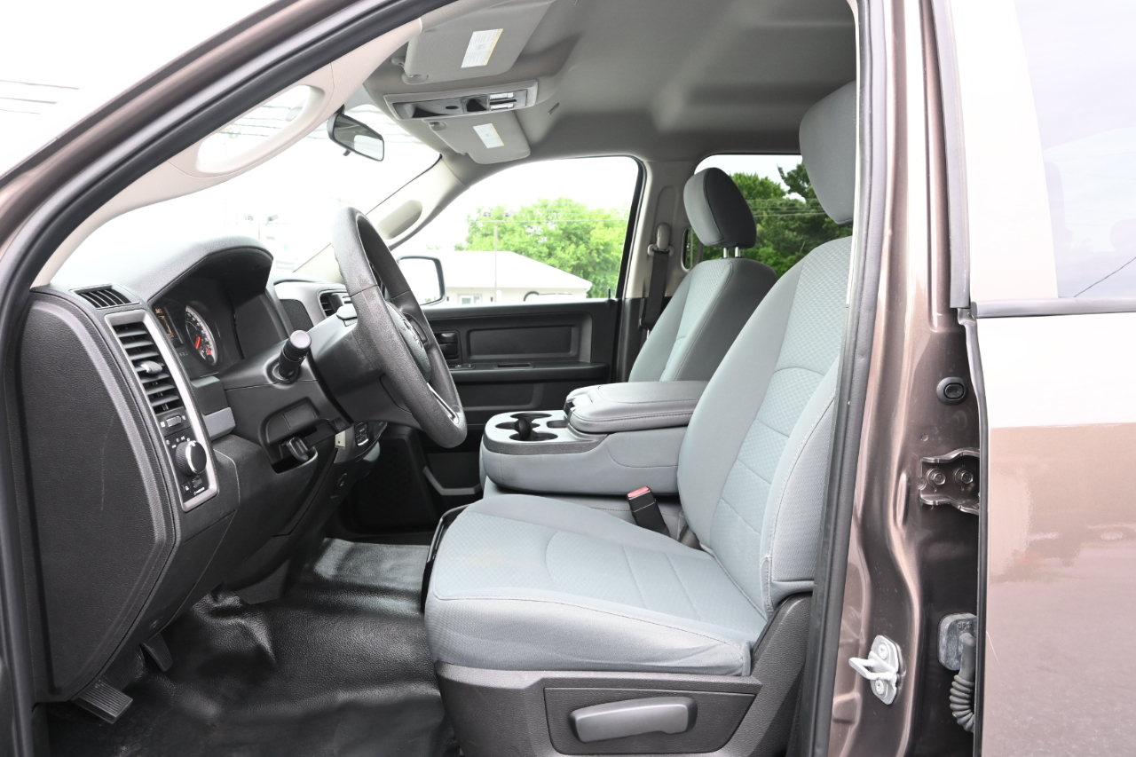 RAM 1500 Classic Tradesman 4x4 Crew Cab 5'7" Box 2019