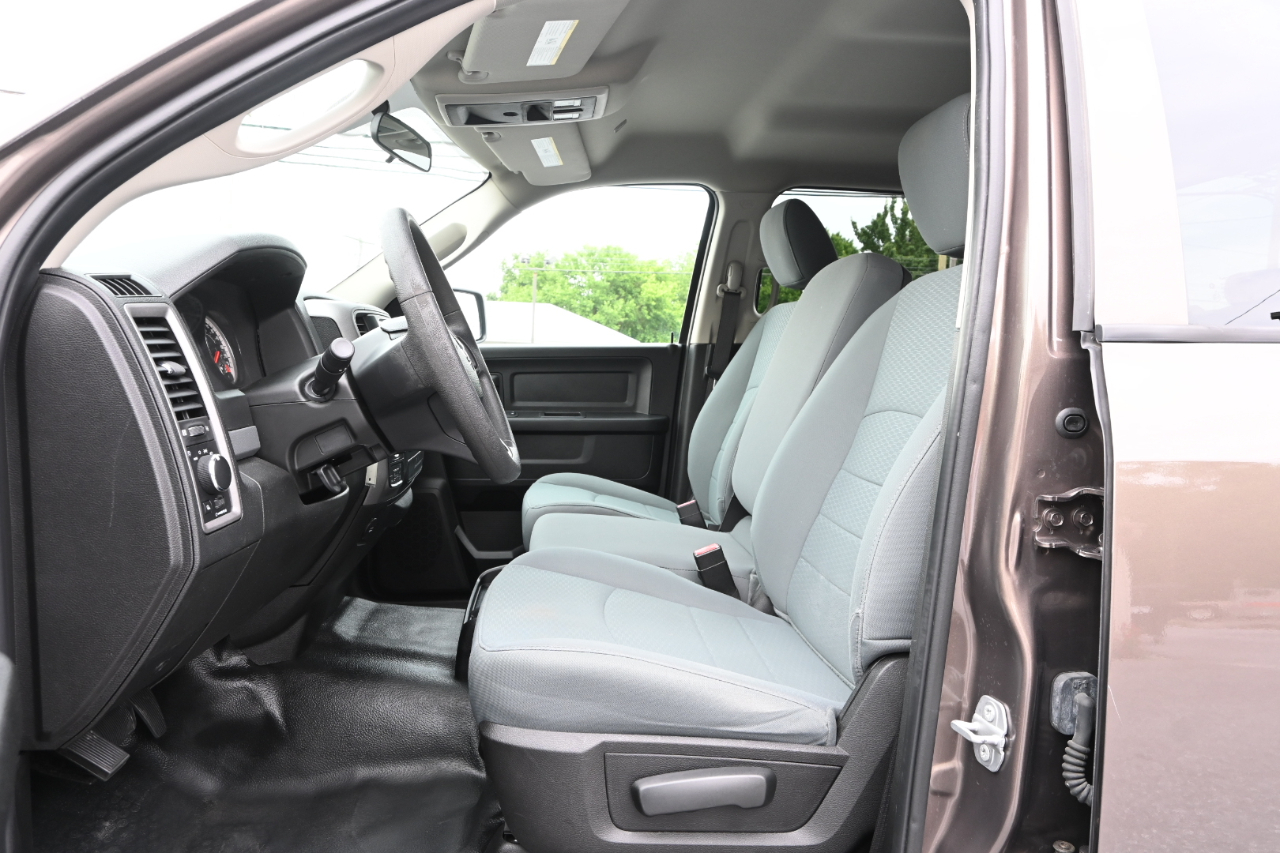 RAM 1500 Classic Tradesman 4x4 Crew Cab 5'7" Box 2019