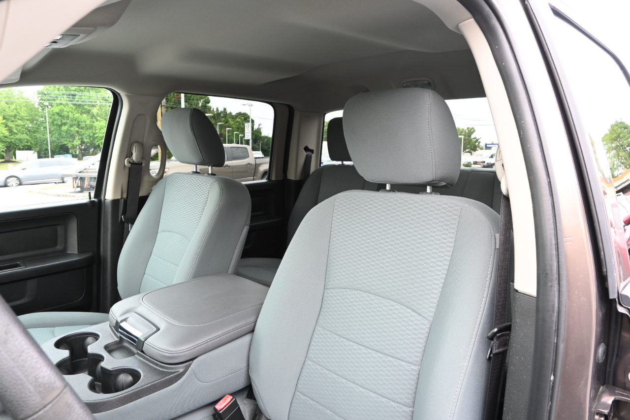 RAM 1500 Classic Tradesman 4x4 Crew Cab 5'7" Box 2019