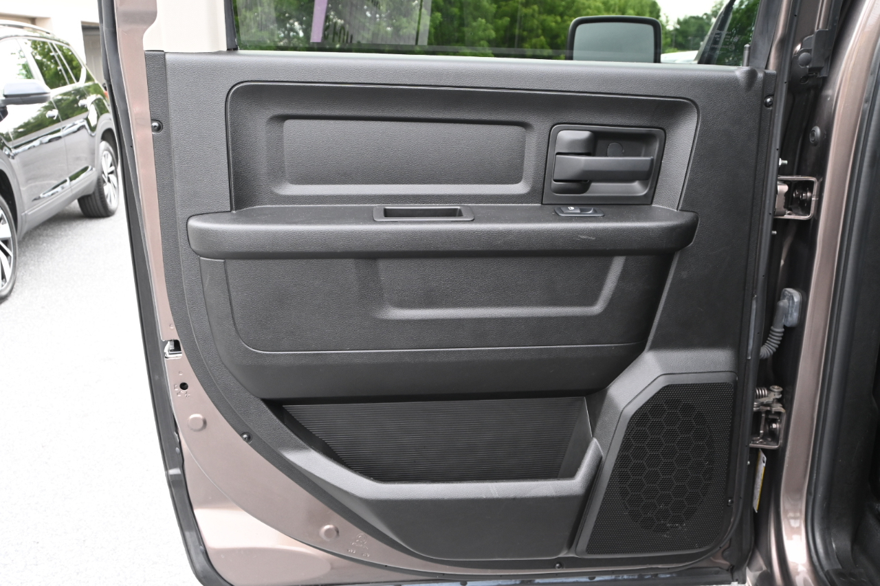 RAM 1500 Classic Tradesman 4x4 Crew Cab 5'7" Box 2019