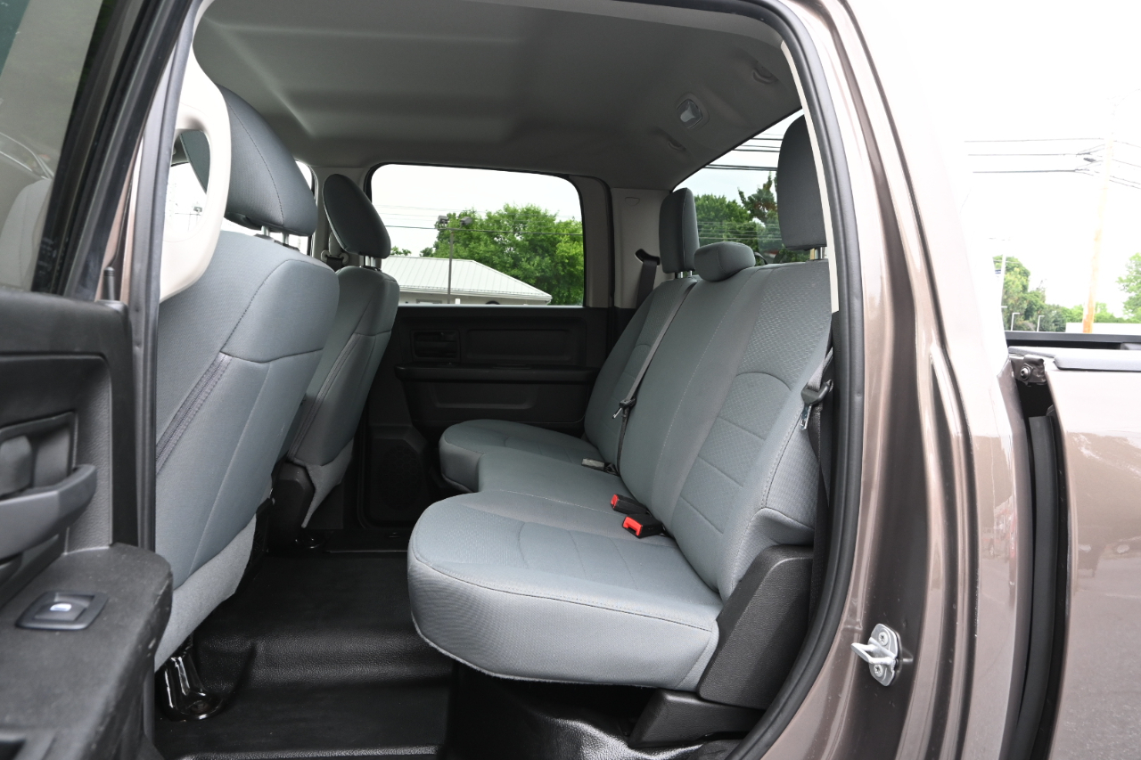 RAM 1500 Classic Tradesman 4x4 Crew Cab 5'7" Box 2019