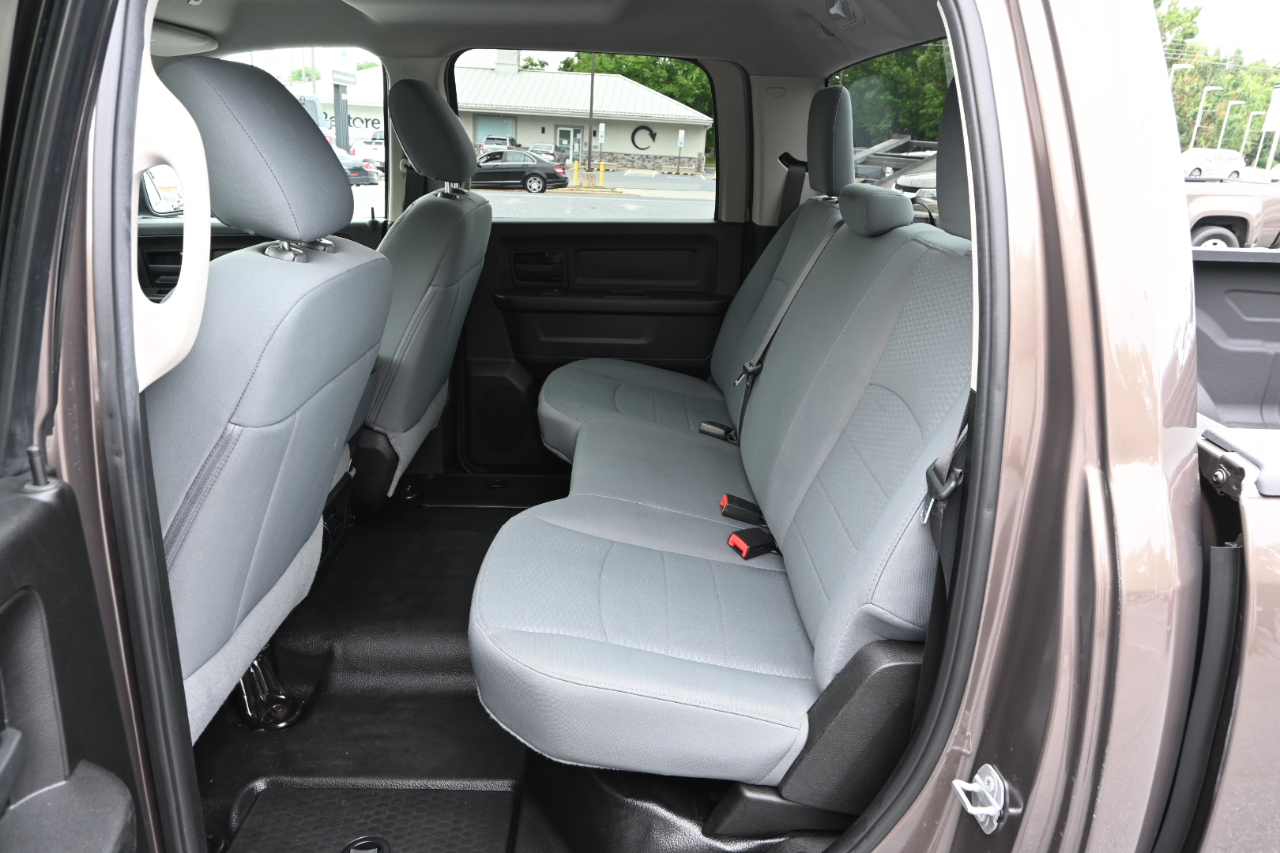 RAM 1500 Classic Tradesman 4x4 Crew Cab 5'7" Box 2019
