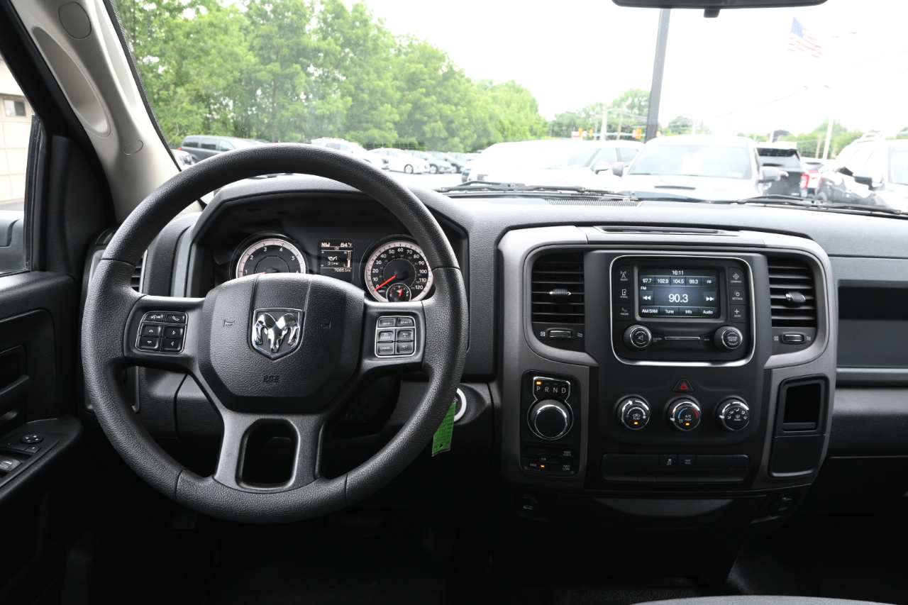 RAM 1500 Classic Tradesman 4x4 Crew Cab 5'7" Box 2019