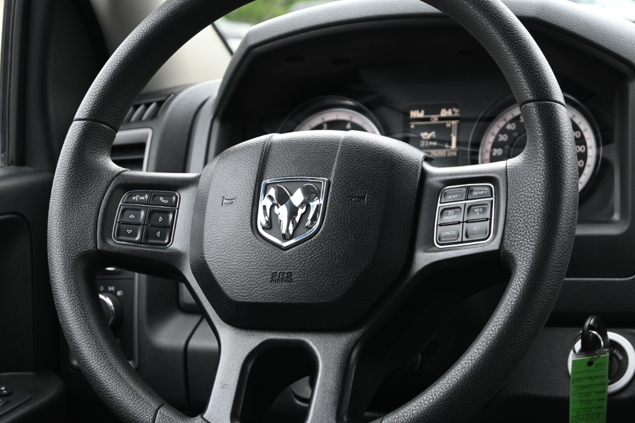 RAM 1500 Classic Tradesman 4x4 Crew Cab 5'7" Box 2019