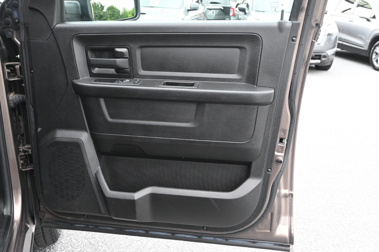 RAM 1500 Classic Tradesman 4x4 Crew Cab 5'7" Box 2019