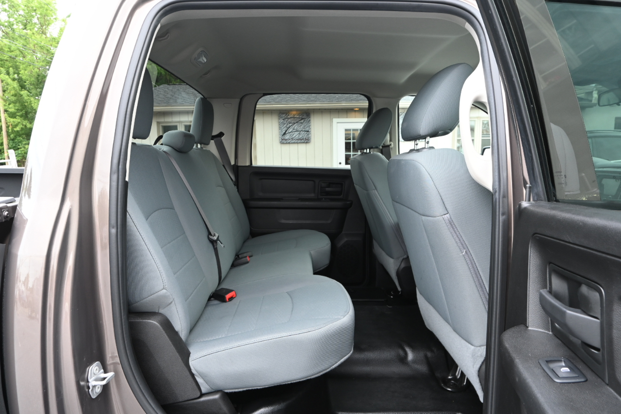 RAM 1500 Classic Tradesman 4x4 Crew Cab 5'7" Box 2019