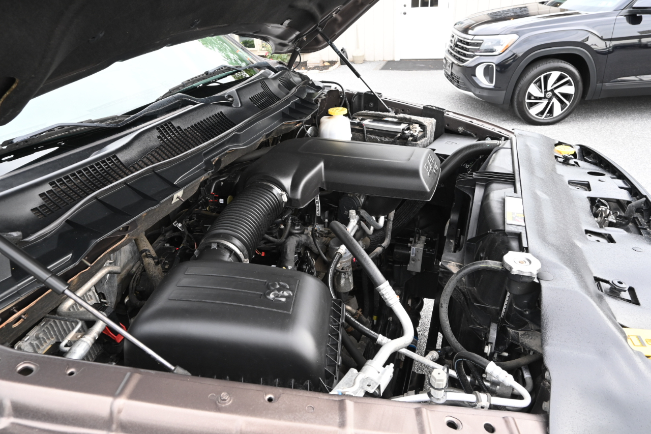 RAM 1500 Classic Tradesman 4x4 Crew Cab 5'7" Box 2019