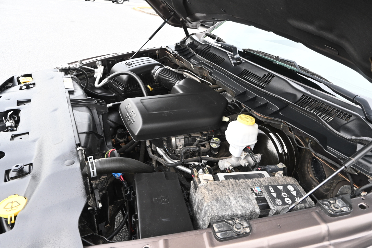 RAM 1500 Classic Tradesman 4x4 Crew Cab 5'7" Box 2019