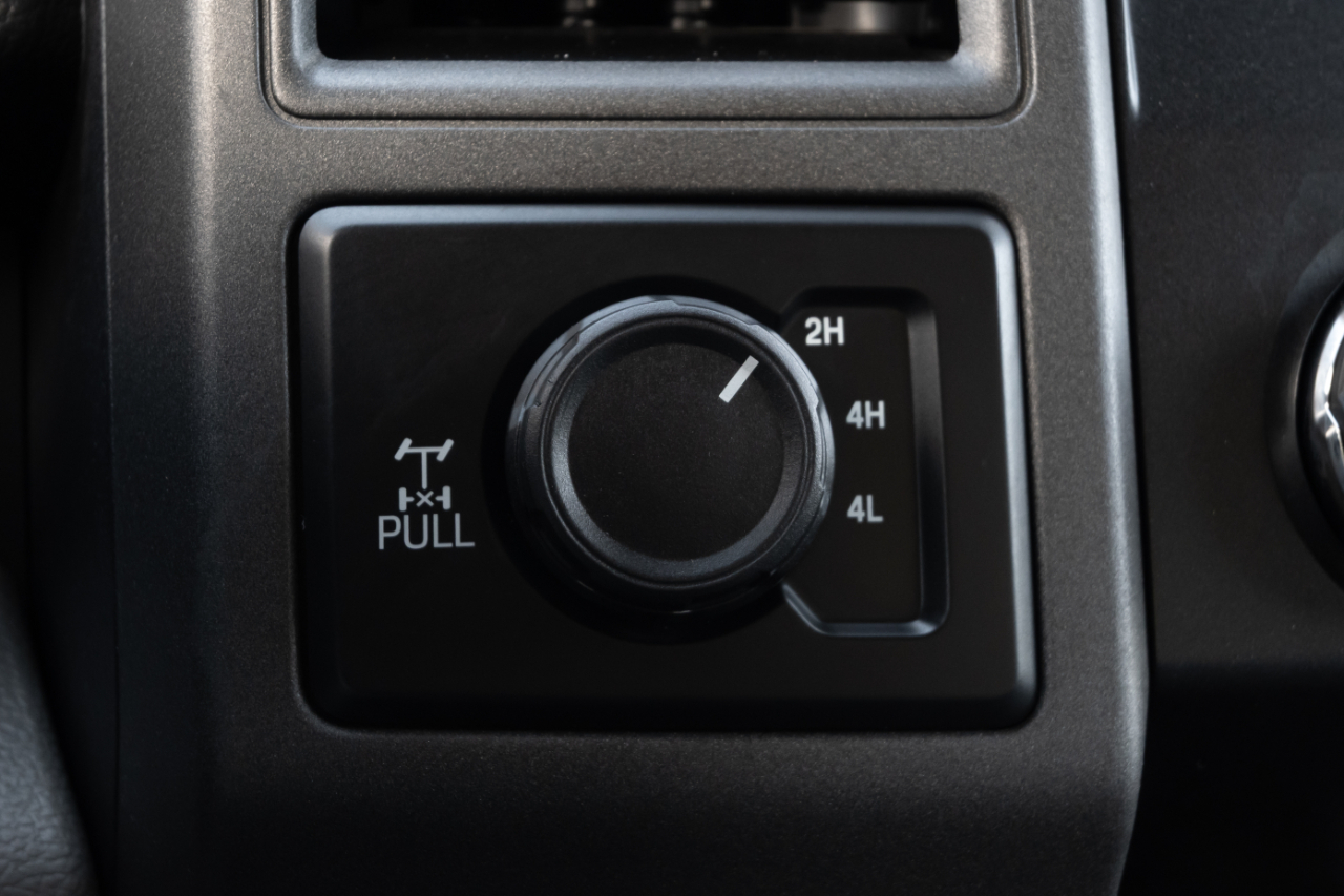 Ford Super Duty F-350 SRW XL 4WD Crew Cab 8' Box 2019
