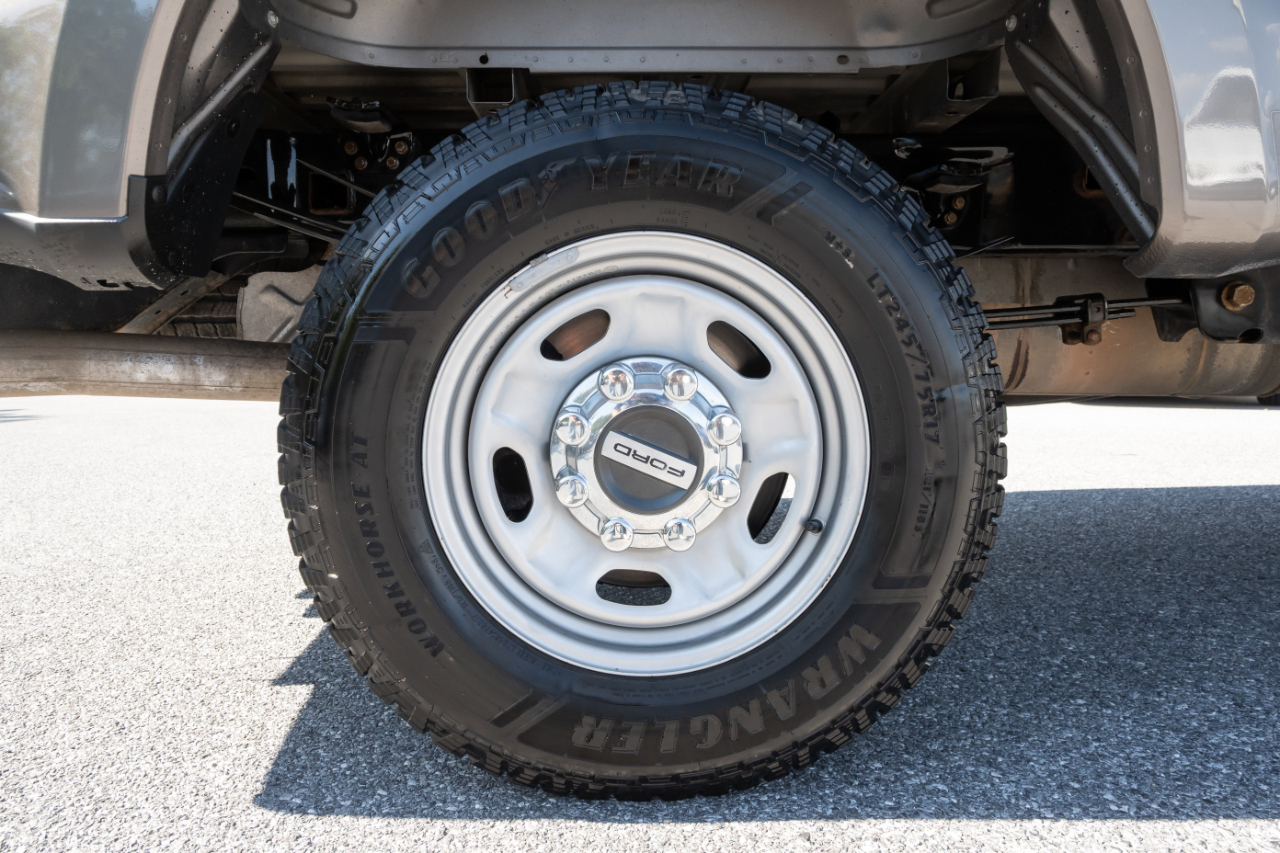 Ford Super Duty F-350 SRW XL 4WD Crew Cab 8' Box 2019