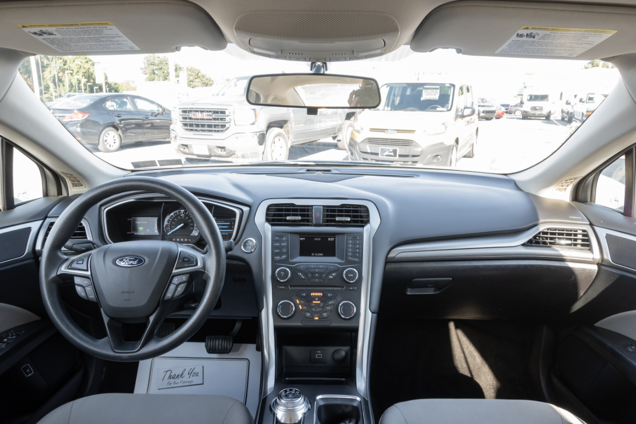 Ford Fusion Hybrid S FWD 2018