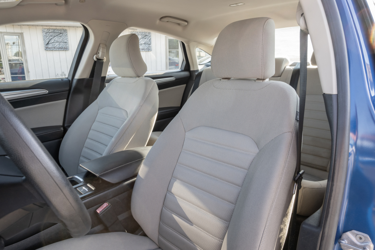 Ford Fusion Hybrid S FWD 2018