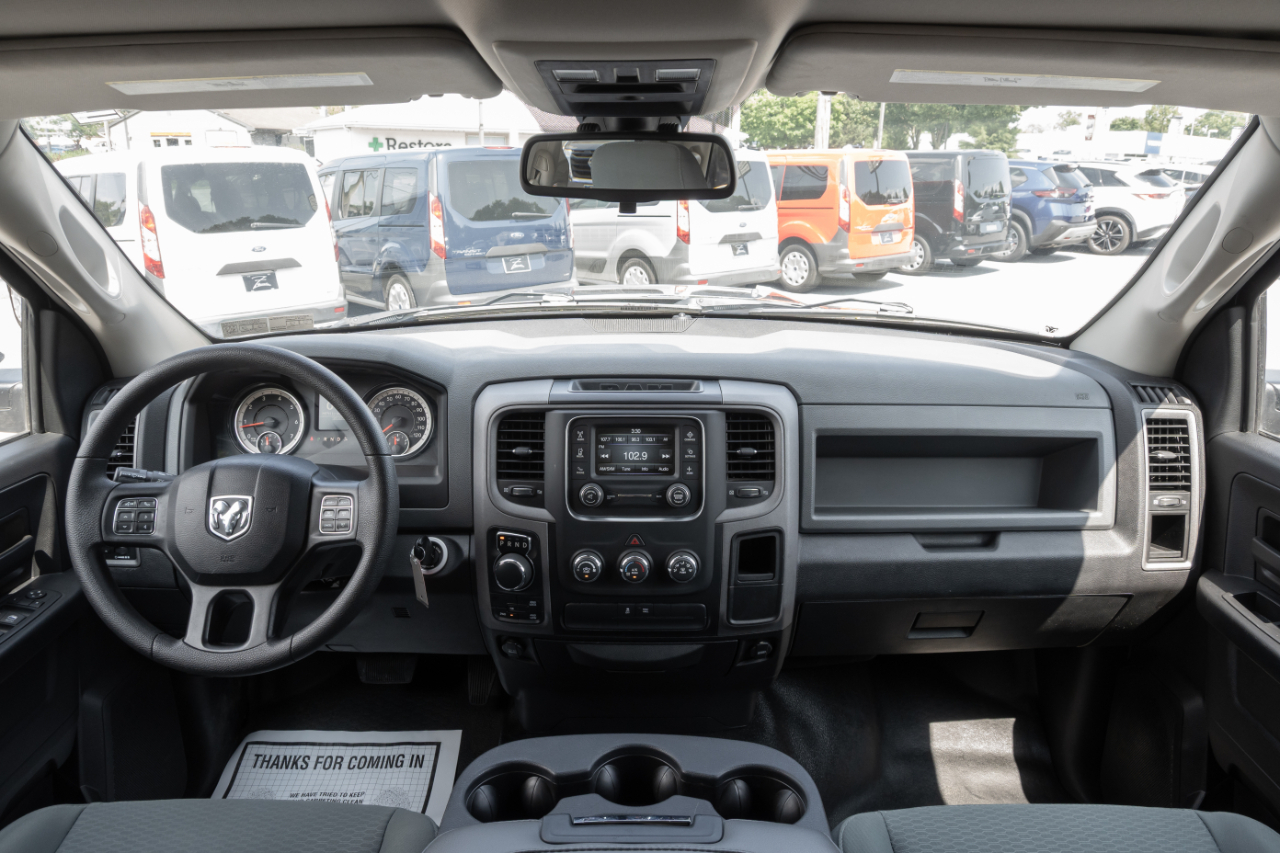 RAM 1500 4WD Quad Cab 140.5" Tradesman 2016