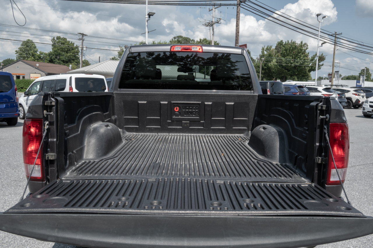 RAM 1500 4WD Quad Cab 140.5" Tradesman 2016