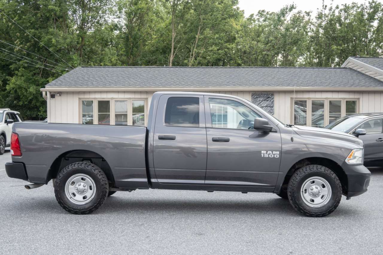 RAM 1500 4WD Quad Cab 140.5" Tradesman 2016