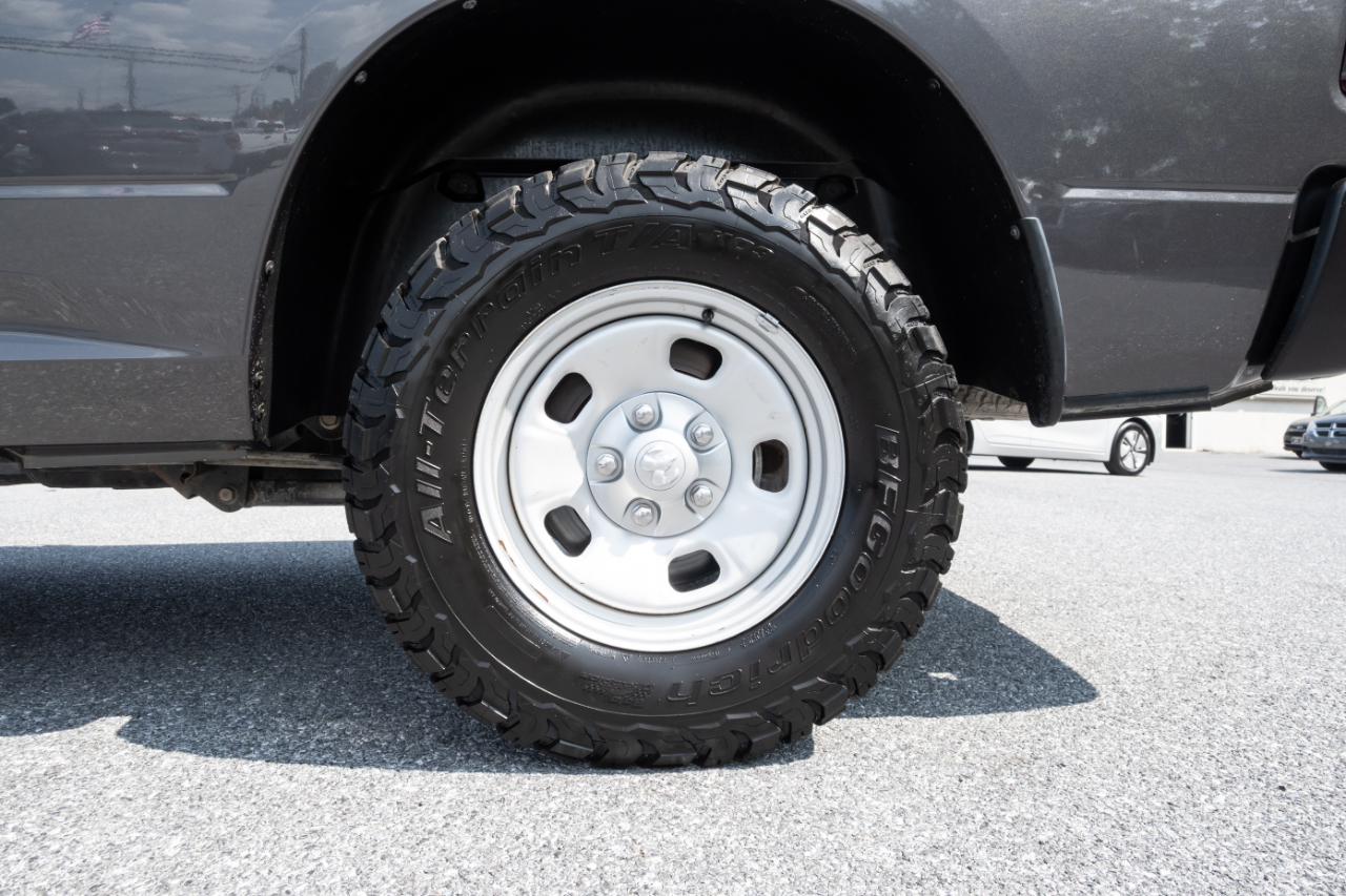 RAM 1500 4WD Quad Cab 140.5" Tradesman 2016