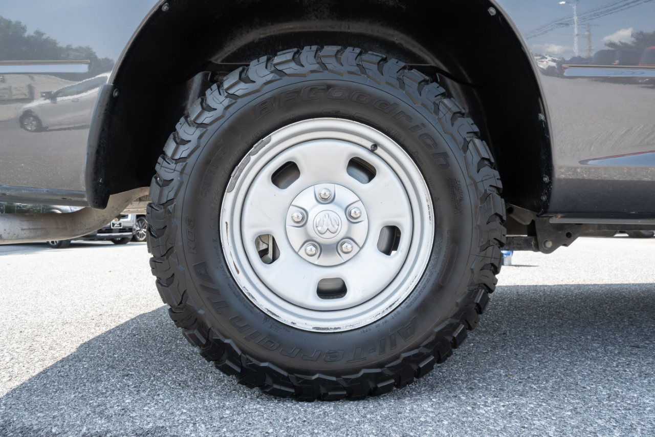 RAM 1500 4WD Quad Cab 140.5" Tradesman 2016